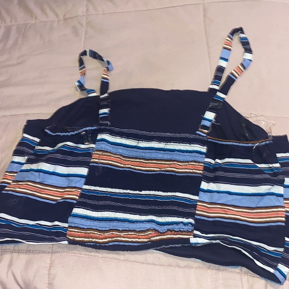 Crop Top NEW 🤍 - Picture 3 of 3